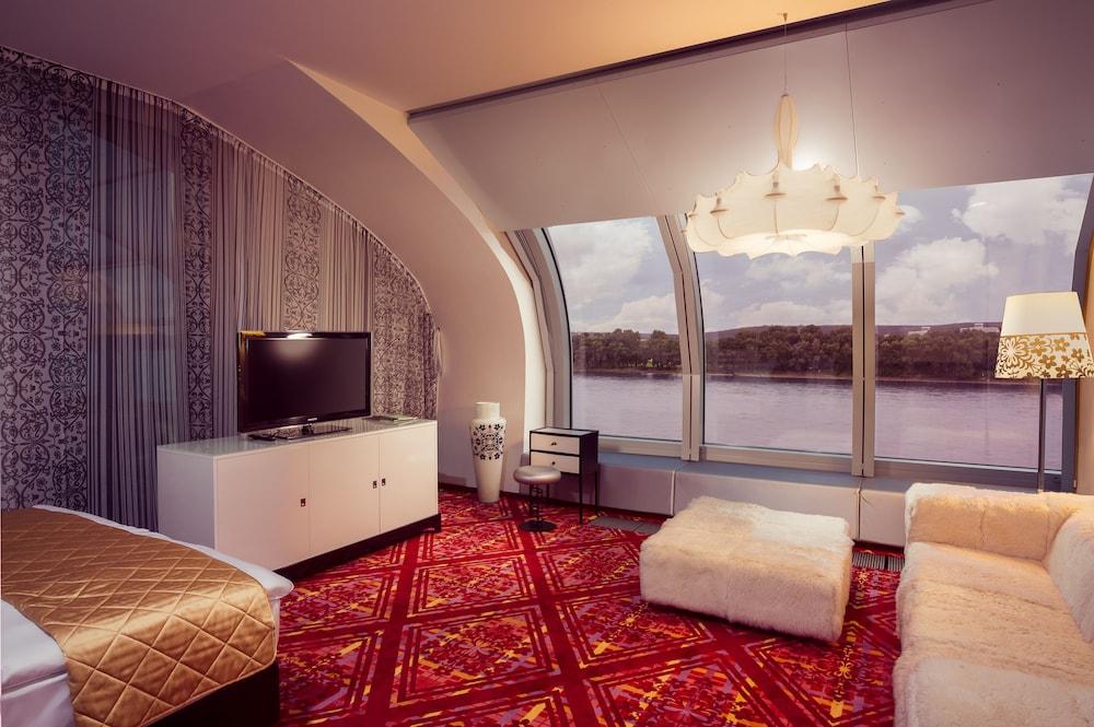 Kameha Grand Bonn Hotell Exteriör bild A suite at the hotel