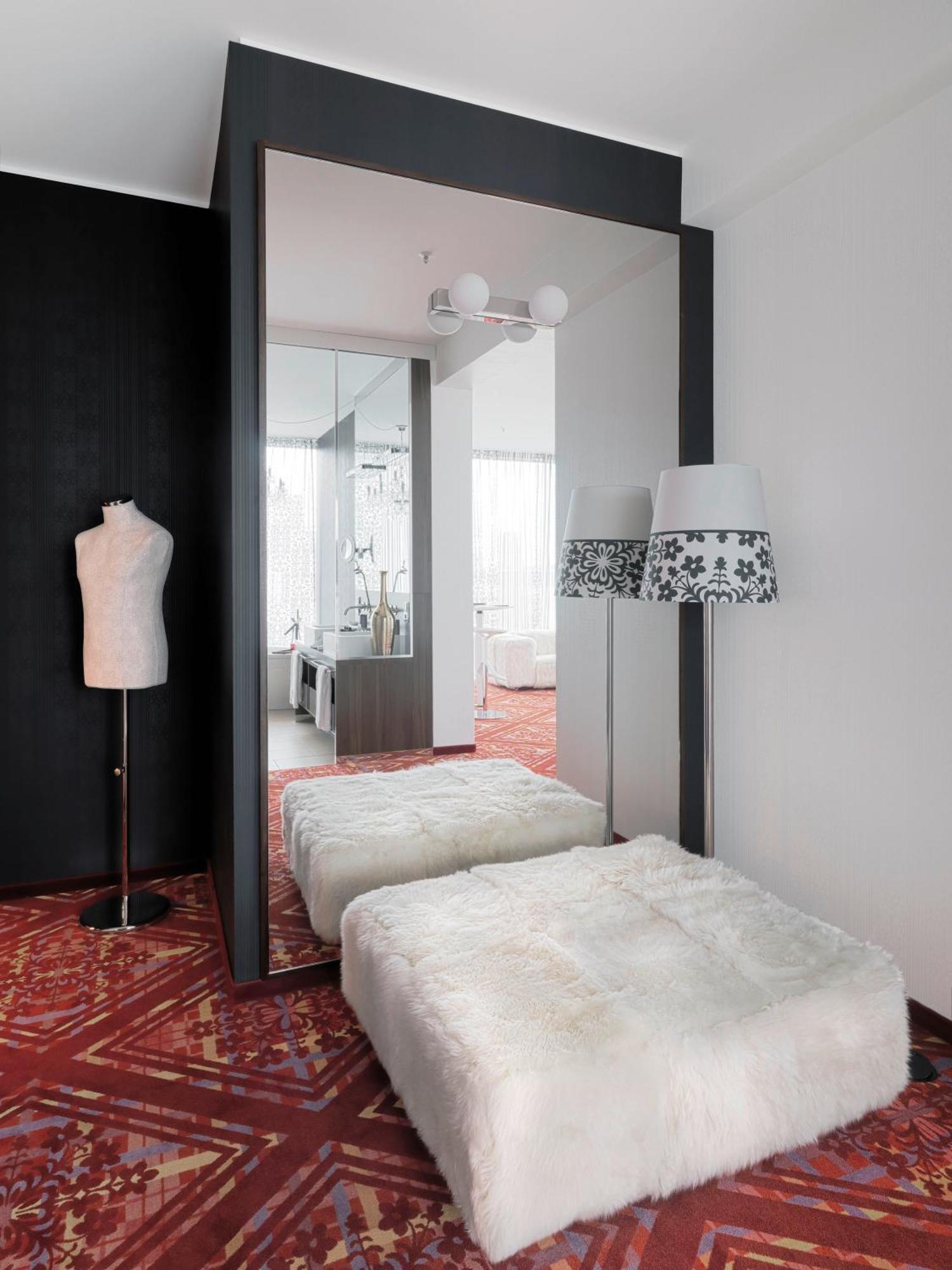 Kameha Grand Bonn Hotell Exteriör bild A room at the hotel